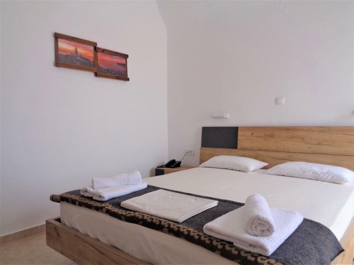 Adamastos Hotel Akrotiri  Exterior photo